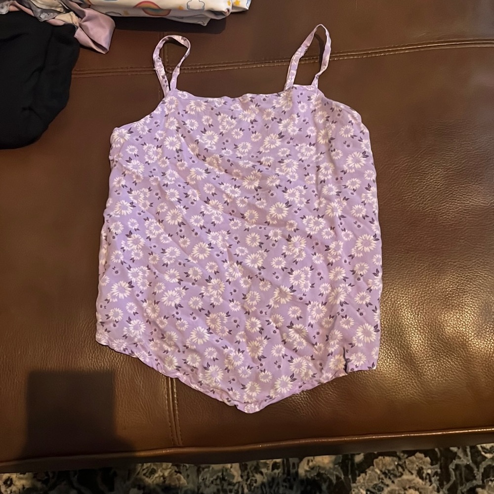 Cute bandanna top with flowers on it